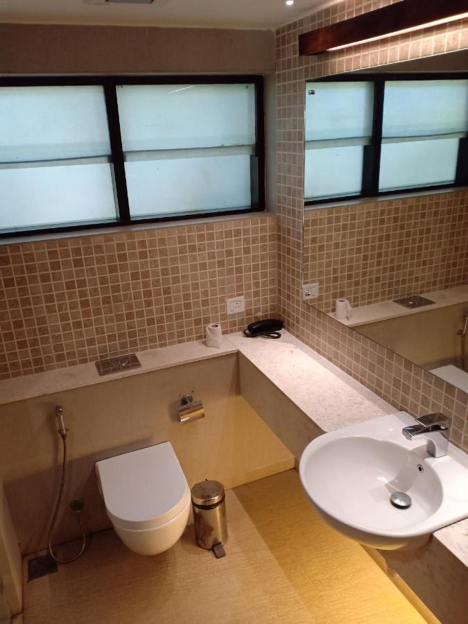 Whispering Waters Hotel Malayattur Ngoại thất bức ảnh